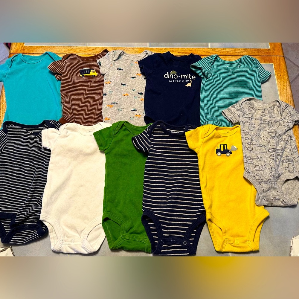 3M Carter's Onesie Bundle 11 onesies!!